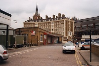Modern-day view of the Great Northern Hotel, with the front of the station in the foreground